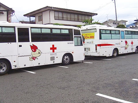 献血の取組み 萬屋薬局本店駐車場にて